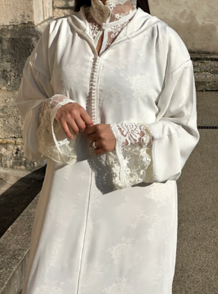 Elegant Lightweight Djellaba with Lace Details